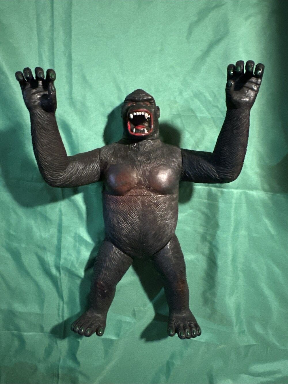 13” King Kong RARE HTF 1985 Red Eyes Green Nails Red Chest Variant